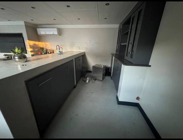 5 BEDROOM HOUSE FOR SALE IN CLUBVILLE